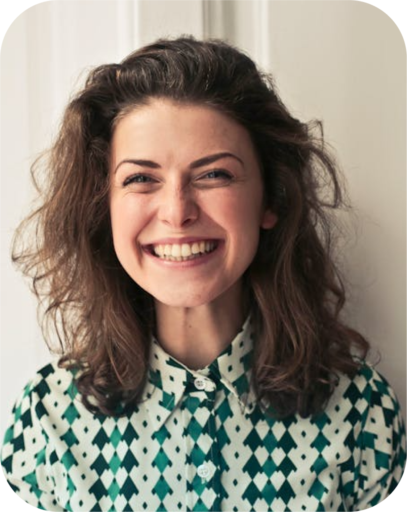 carousel - smiling woman - psychoeducation et formations